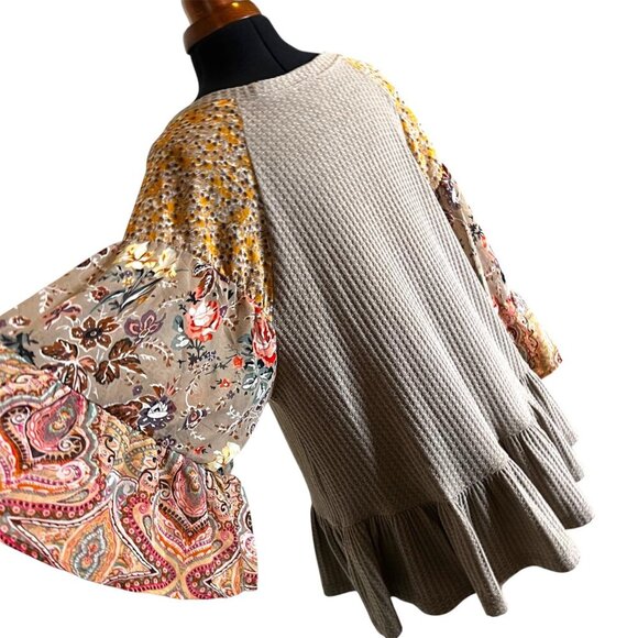 Umgee M Boho Waffle Knit Blouse With Floral Bell Sleeves & Tiered Hem - Picture 3 of 8